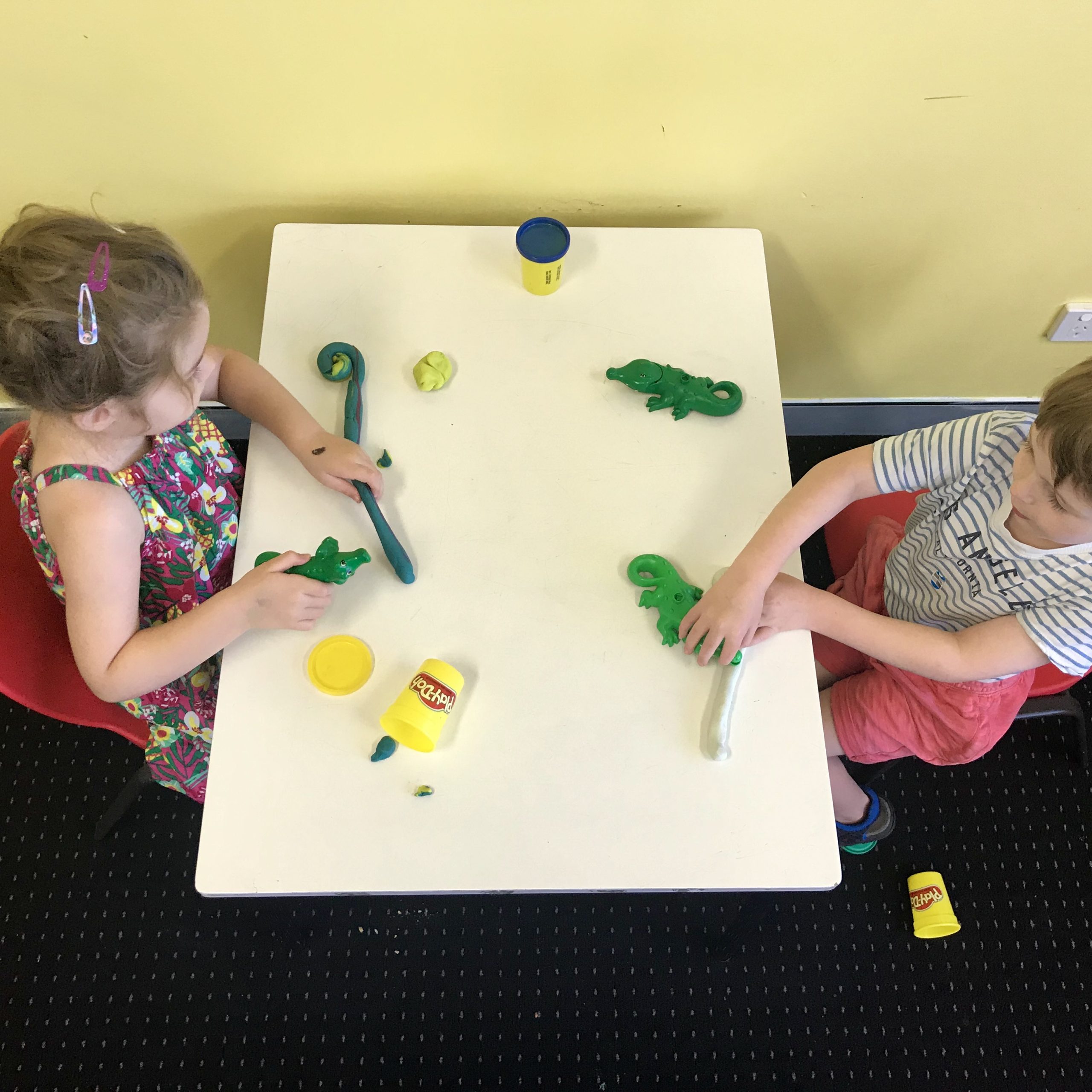 Child with language delay doing Speech Pathology to use more words