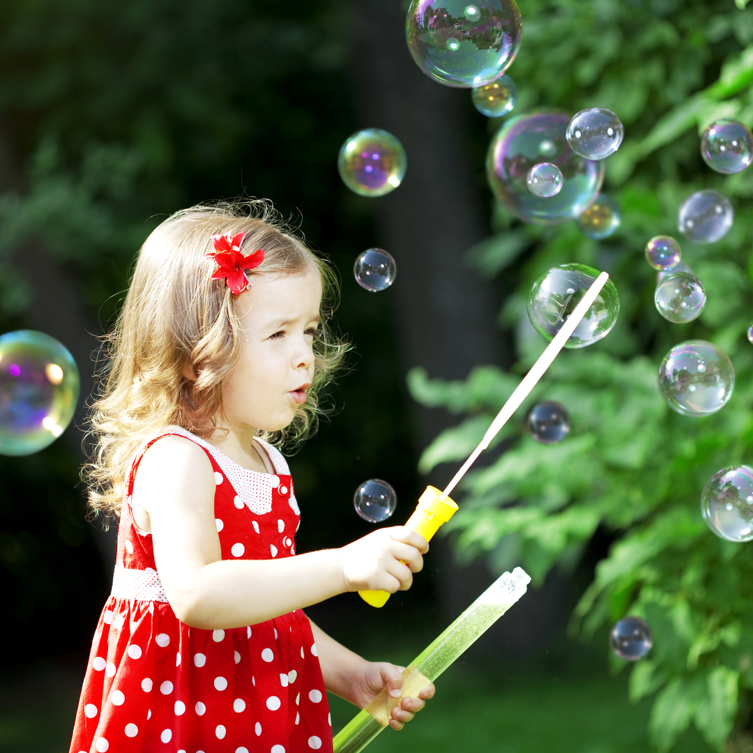 Young girl blowing bubbles in ESDM EArly Start Denver Modle session in Bondi Jucntion and Mascot